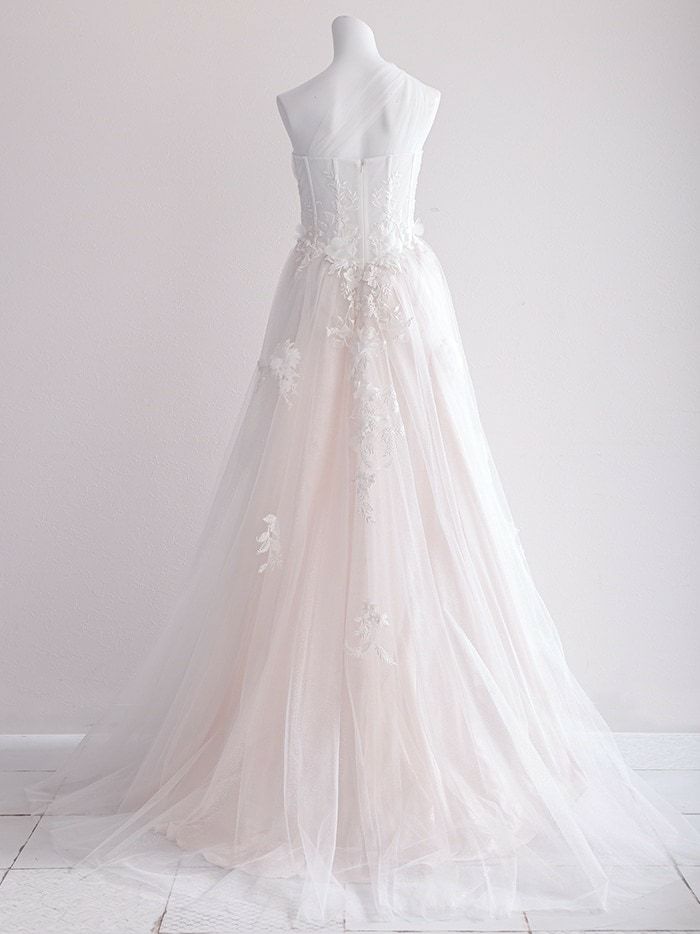 vanityME.couture. バニティミークチュール バースデードレス ワンショルダー フラワー ロングドレス ホワイト・ブラック vctr-la-2382-3