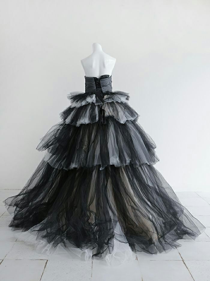 vanityME.couture. バニティミークチュール 4段チュールスカート モノトーン バイカラー プリンセス 姫 ロングドレス バースデードレス ブラック×ホワイト vctr-t-2420-1