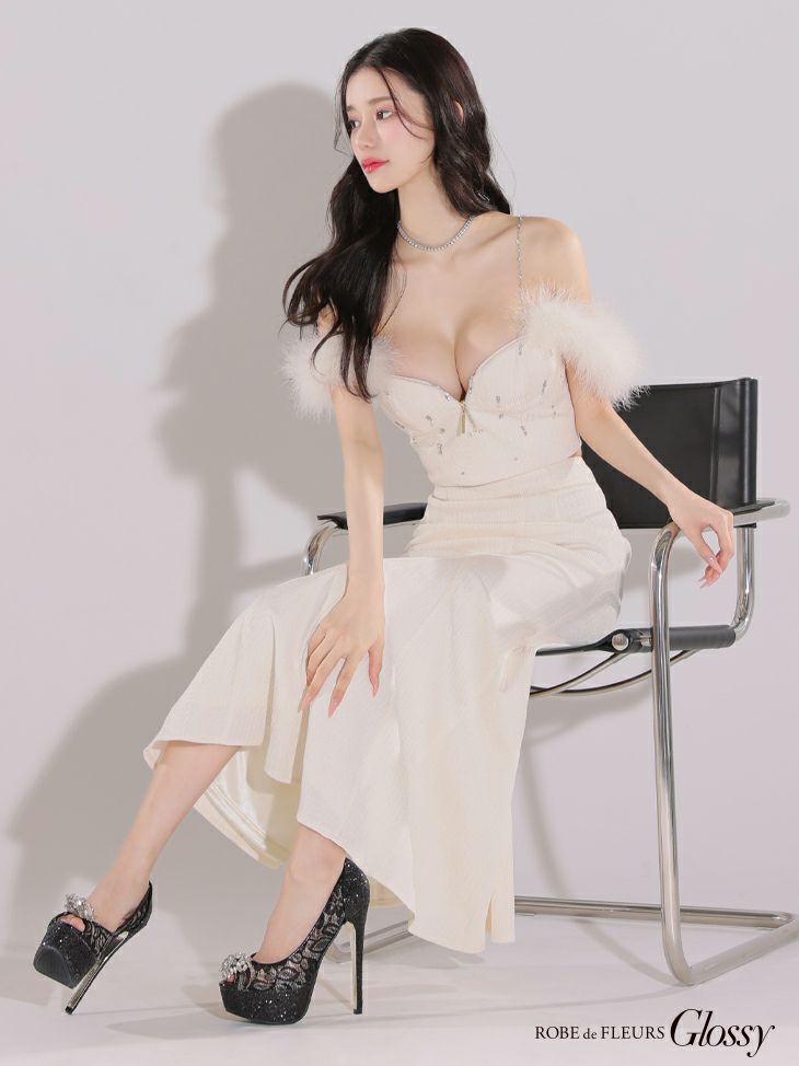 Glossy ローブドフルールグロッシー フェザーショルダービジューリブロングキャバドレス gl3749-c