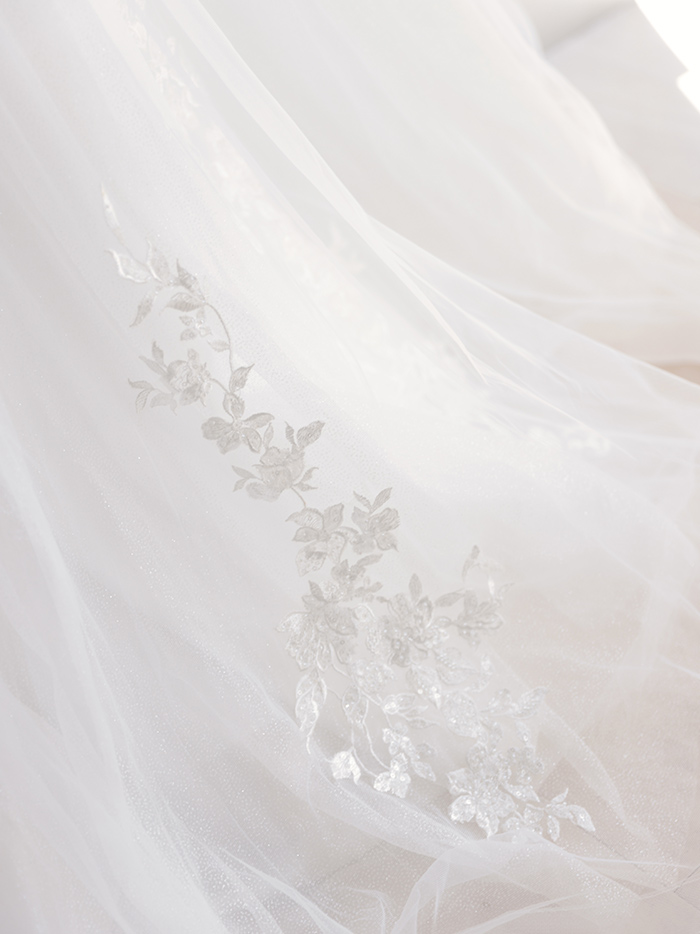 vanityME.couture. バニティミークチュール 立体フラワーレース 刺繍 ラメチュール プリンセス 姫 ロングドレス バースデードレス オフホワイト vctr-l-cd792w