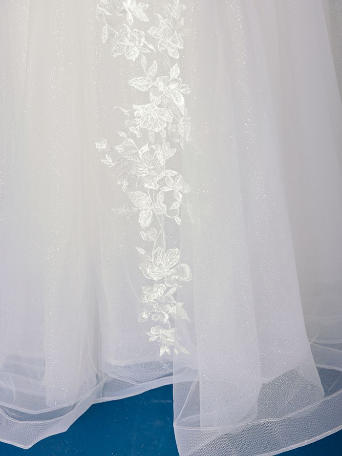 vanityME.couture. バニティミークチュール 立体フラワーレース 刺繍 ラメチュール プリンセス 姫 ロングドレス バースデードレス オフホワイト vctr-l-cd792w