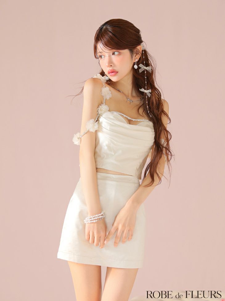 ROBE de FLEURS ローブドフルール フラワーストラップサテンセットアップミニキャバドレス【フラワーパーツ取り外し可能】 fm3461-c