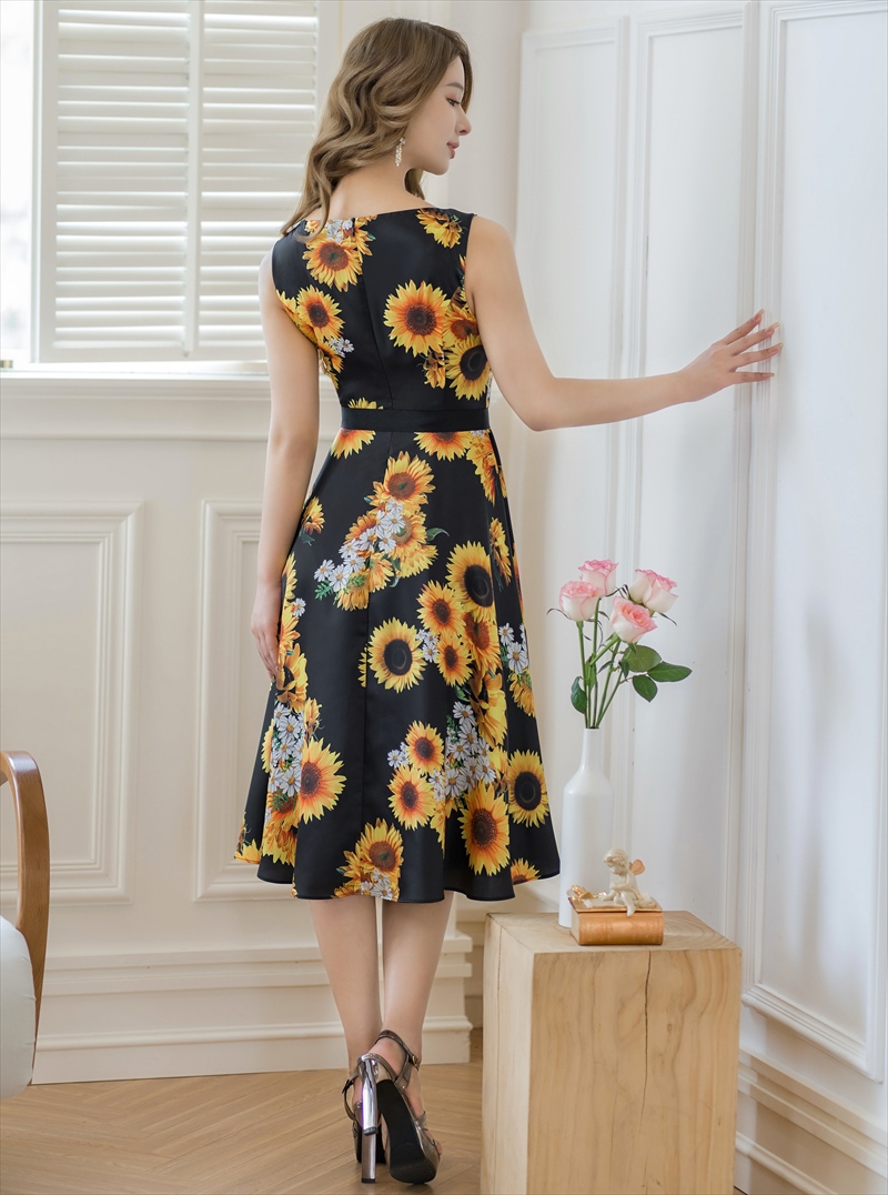 ERUKEI エルケイ ブラック×イエロー プリント・花柄・ひまわり・ノースリーブ・Aライン・ミディアムドレス・ワンピース ek-c24019