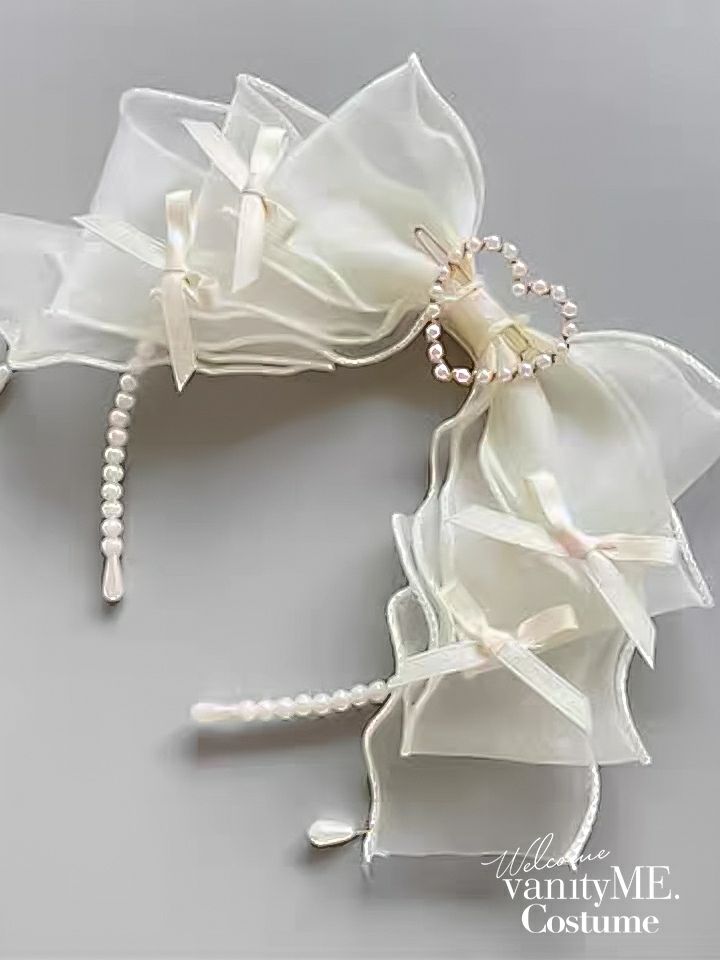 ハートブローチ付きチュールビッグリボンパールカチューシャ ヘアアクセサリー ブラック・ホワイト vcsit-25061