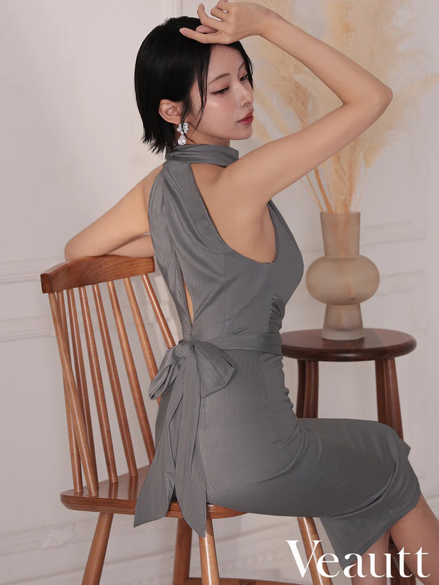 Veautt ヴュート ハイネックバックオープンリボンウエストマークタイトミディアムドレス vt022522