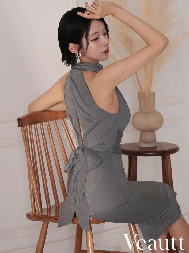 Veautt ヴュート ハイネックバックオープンリボンウエストマークタイトミディアムドレス vt022522