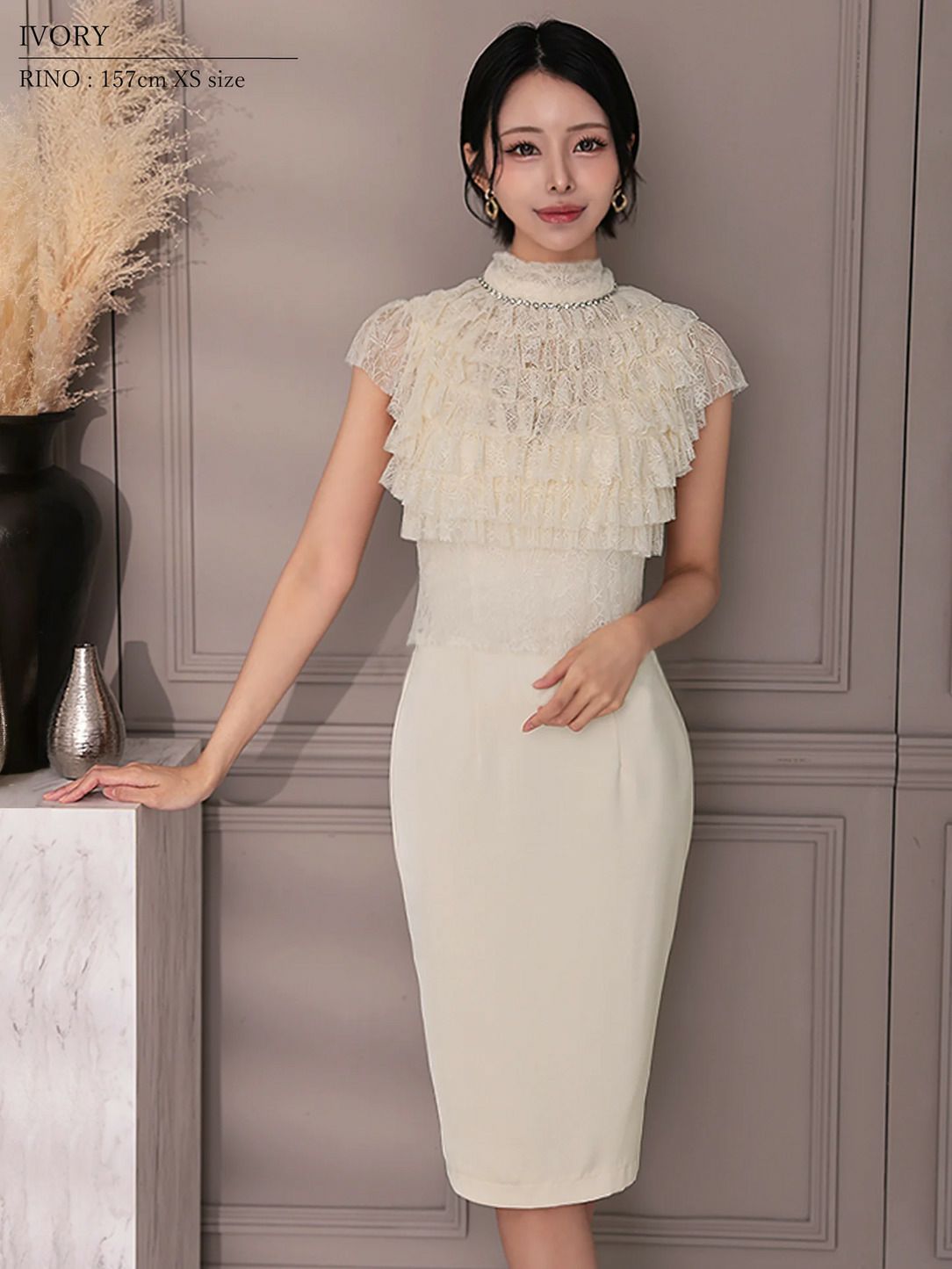 Veautt ヴュート フロントレースフリルビジューハイネックタイトミディアムドレス vt082520-ks