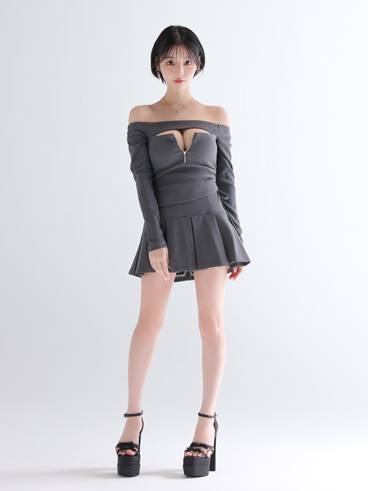 Glossy ローブドフルールグロッシー 【XSサイズあり】オフショルダーロングスリーブバストカットフレアミニキャバドレス gl4138