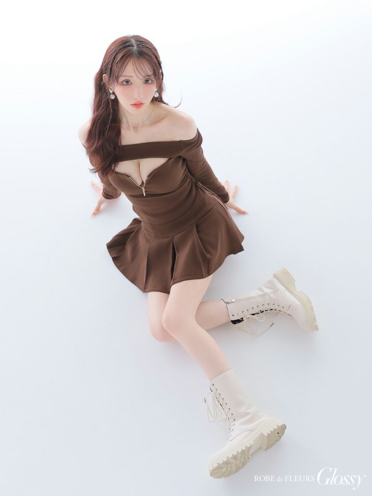 Glossy ローブドフルールグロッシー 【XSサイズあり】オフショルダーロングスリーブバストカットフレアミニキャバドレス gl4138-c