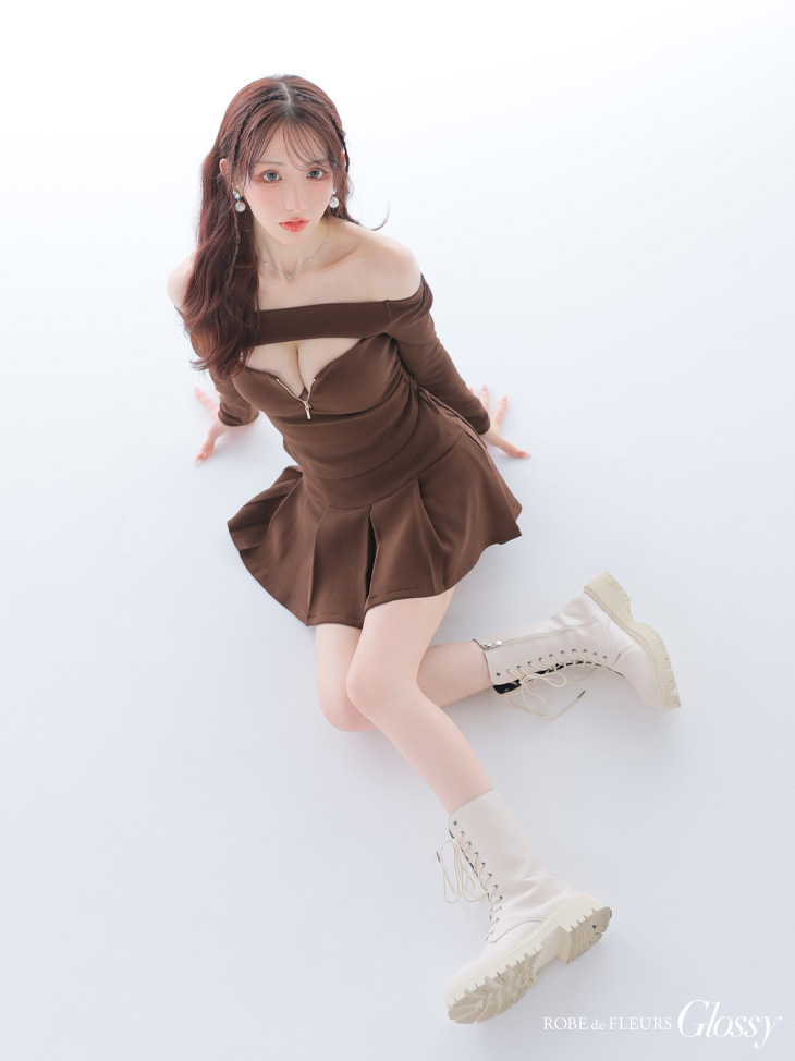 Glossy ローブドフルールグロッシー 【XSサイズあり】オフショルダーロングスリーブバストカットフレアミニキャバドレス gl4138-c