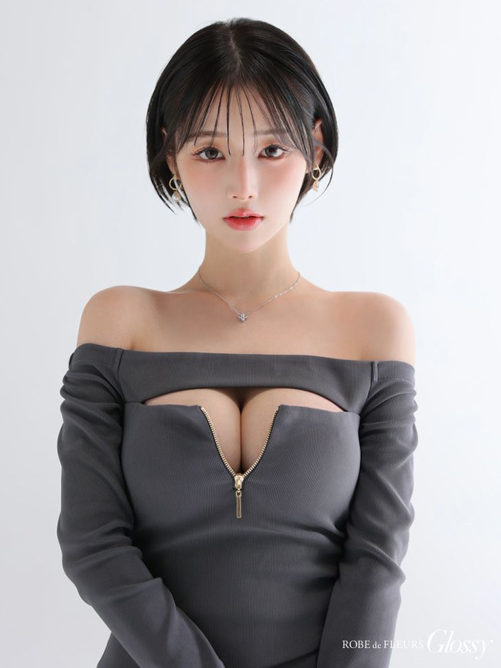 Glossy ローブドフルールグロッシー 【XSサイズあり】オフショルダーロングスリーブバストカットフレアミニキャバドレス gl4138-c