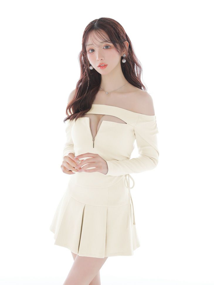 Glossy ローブドフルールグロッシー 【XSサイズあり】オフショルダーロングスリーブバストカットフレアミニキャバドレス gl4138-c