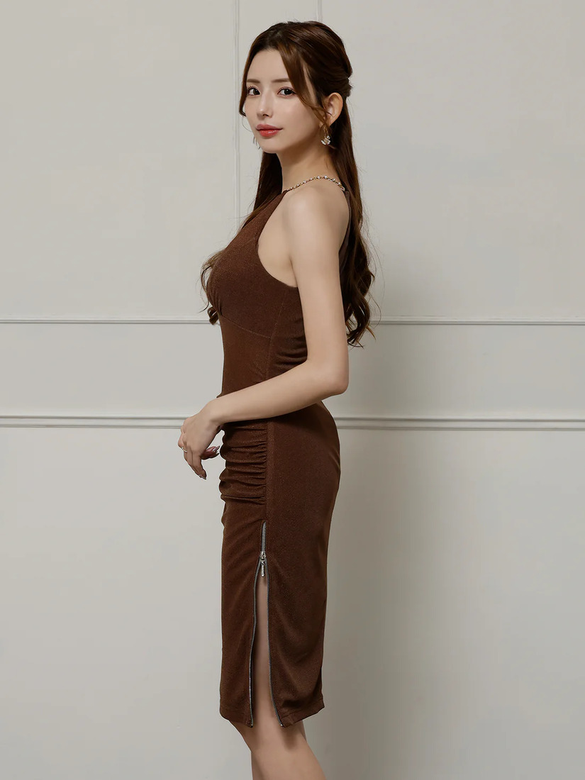 Veautt ヴュート ホルターネックフロントシアーデザインビジューチェーンタイトミディアムドレス vt082526-ks