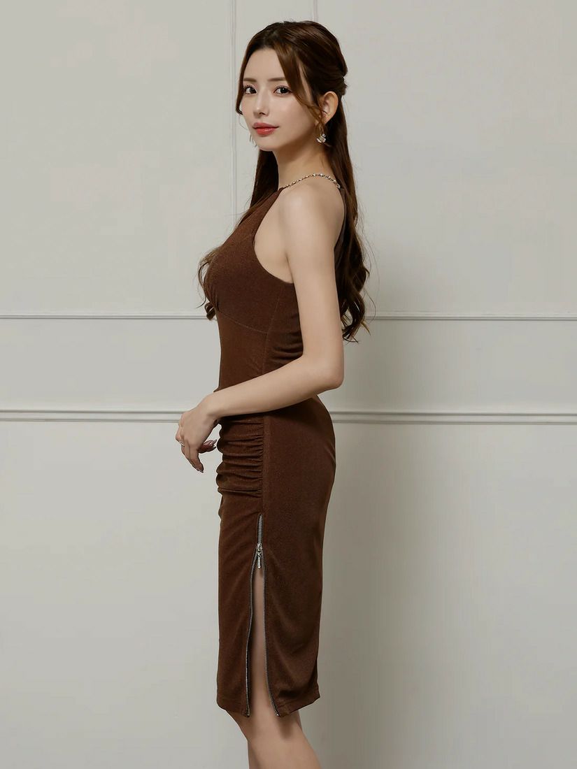 Veautt ヴュート ホルターネックフロントシアーデザインビジューチェーンタイトミディアムドレス vt082526-ks