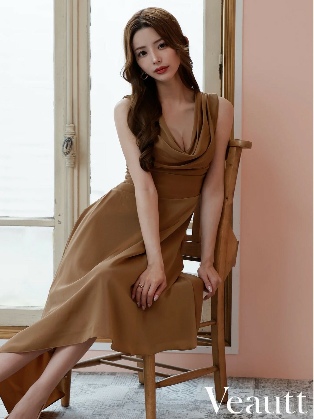 Veautt ヴュート バストドレープアシンメトリーデザインフレアミモレ丈ミディアムドレス vt022526