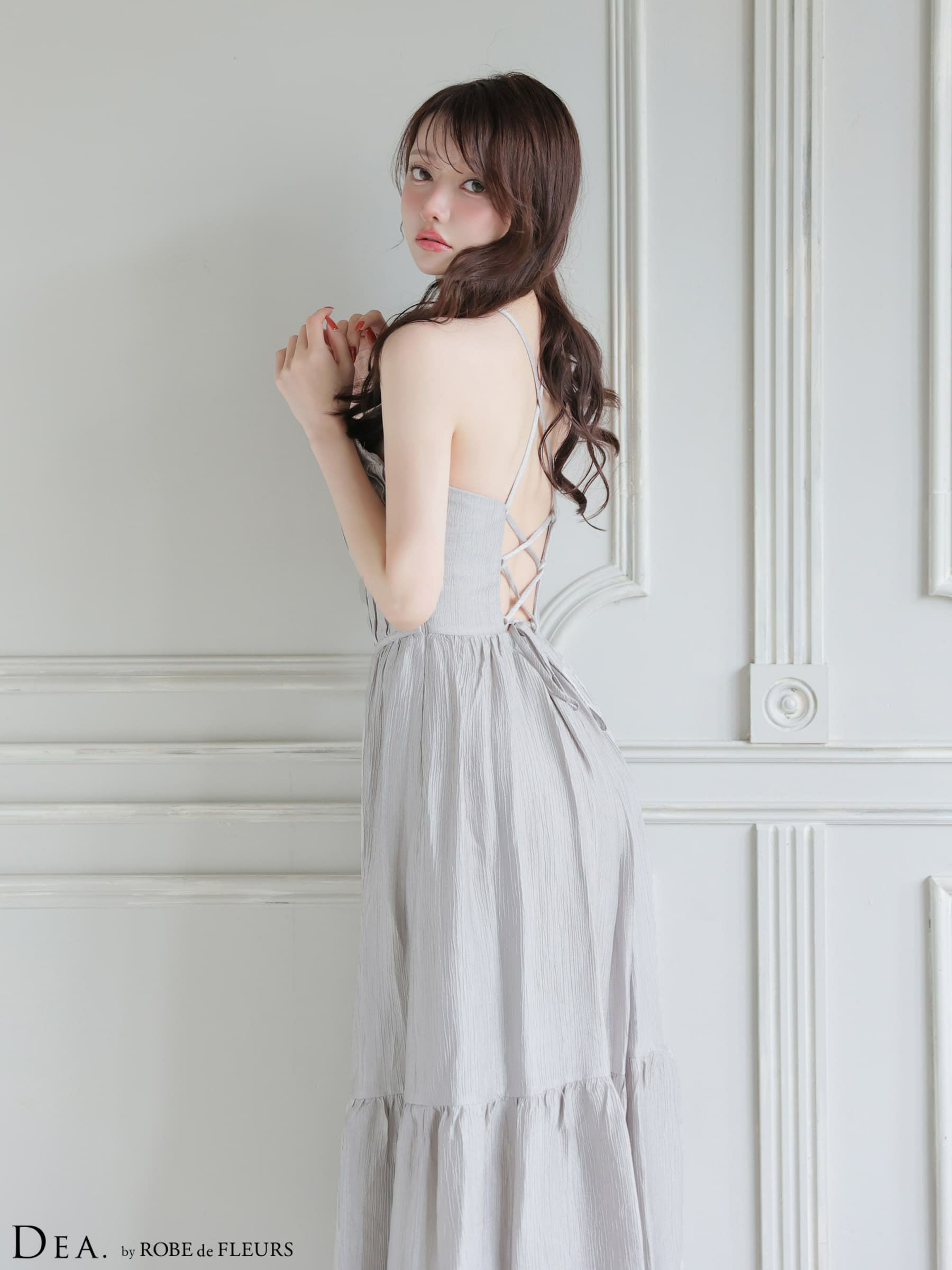 【11月中旬頃入荷予定】 DEA. ディア バイ ローブドフルール 【S～Lサイズあり】 ホルターネックサテンティアードフレアロングキャバドレス de4615-c