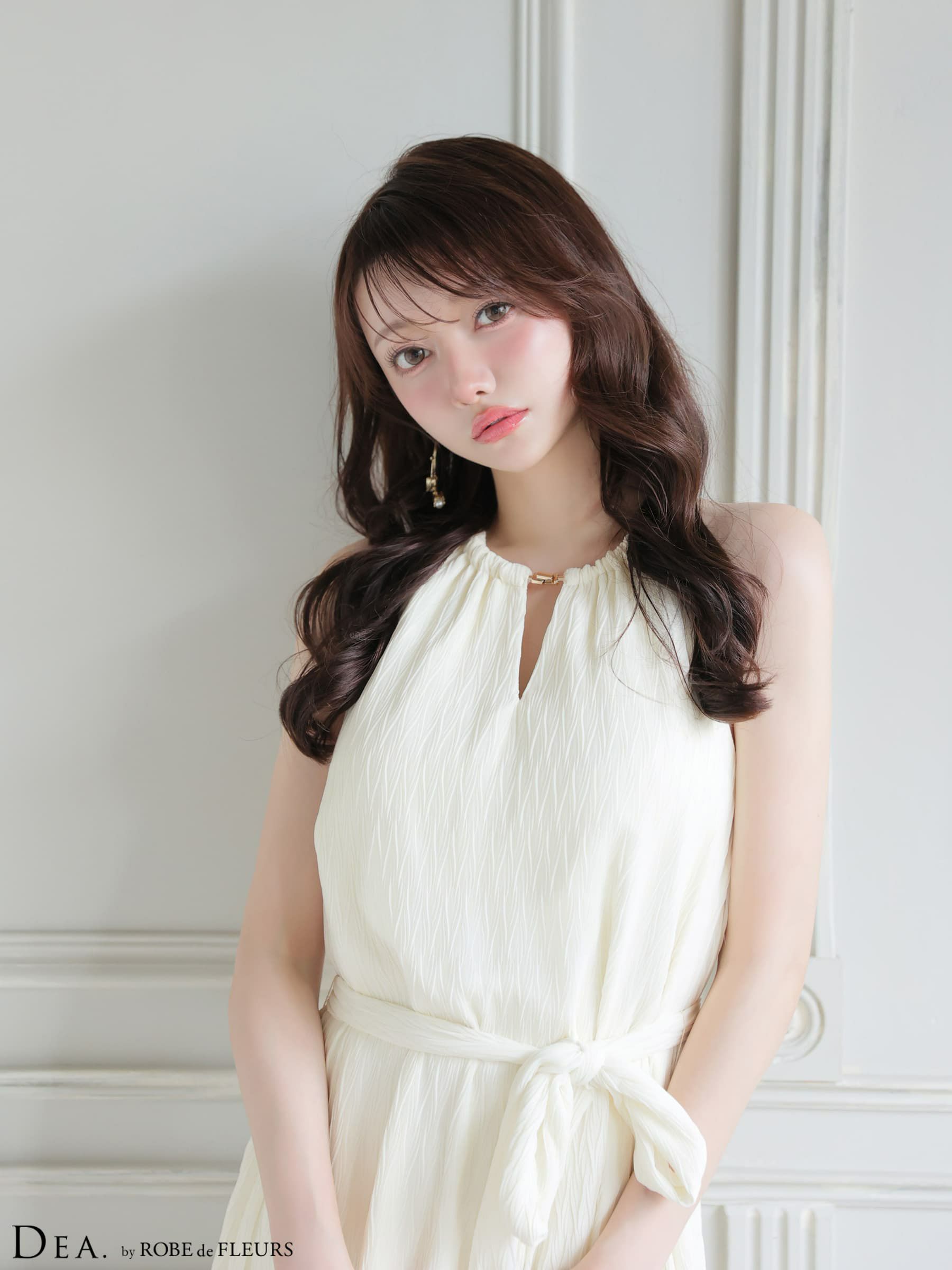 DEA. ディア バイ ローブドフルール 【S～Lサイズあり】 シフォンプリーツVネックウエストリボンロングキャバドレス de4626-c