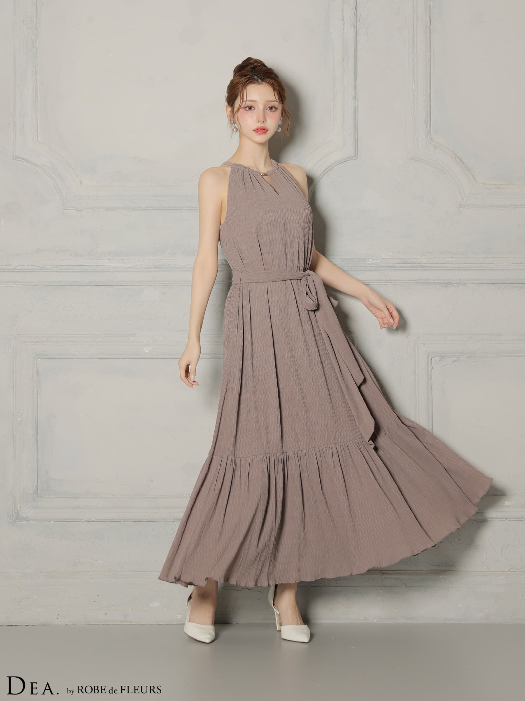 DEA. ディア バイ ローブドフルール 【S～Lサイズあり】 シフォンプリーツVネックウエストリボンロングキャバドレス de4626-c