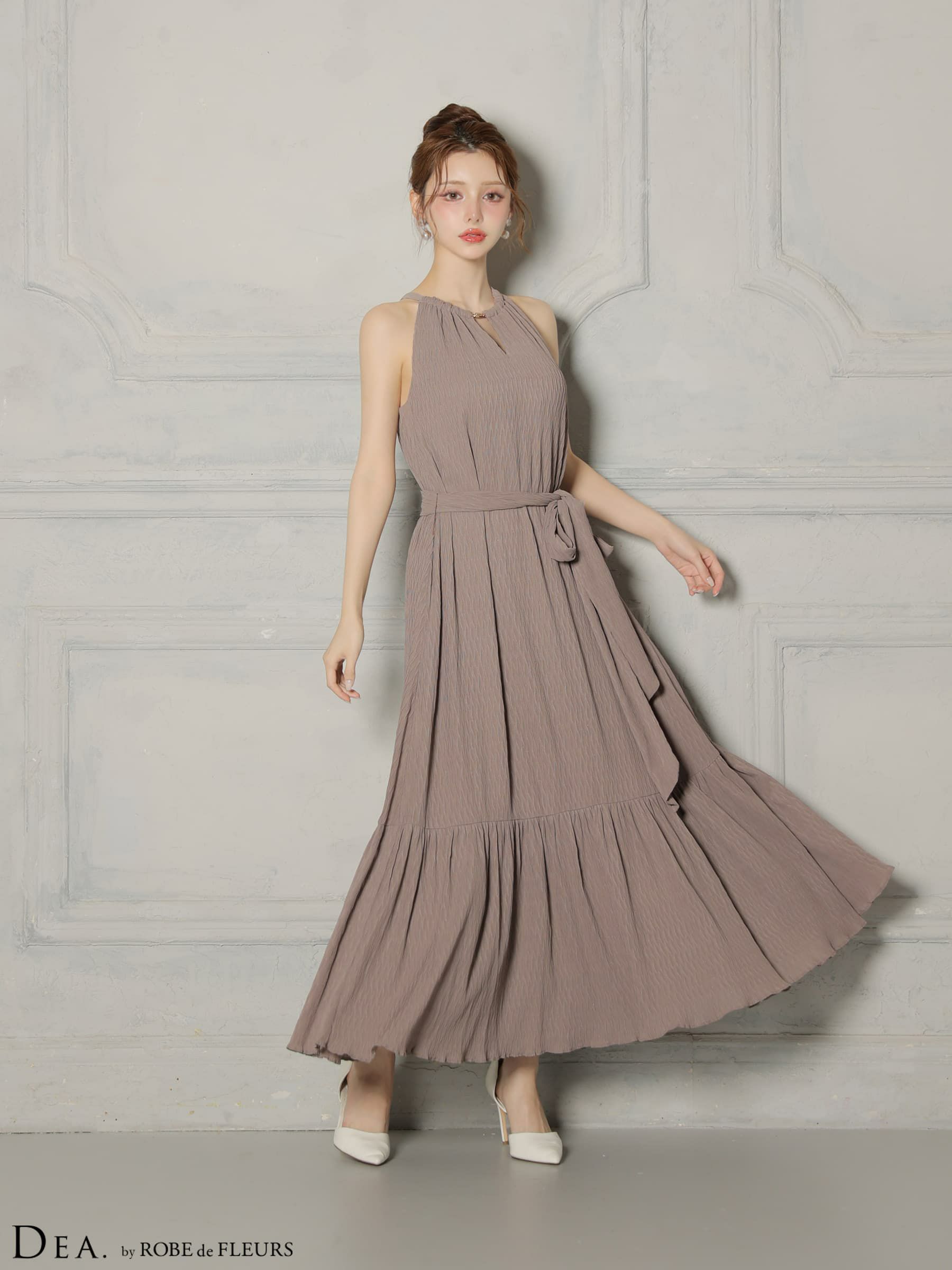 DEA. ディア バイ ローブドフルール 【S～Lサイズあり】 シフォンプリーツVネックウエストリボンロングキャバドレス de4626-c