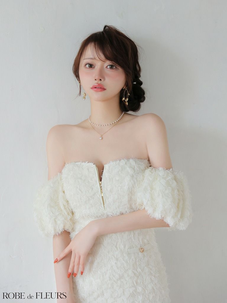 ROBE de FLEURS ローブドフルール 【XSサイズあり】 立体フリンジレースパフスリーブオフショルミニキャバドレス fm3488
