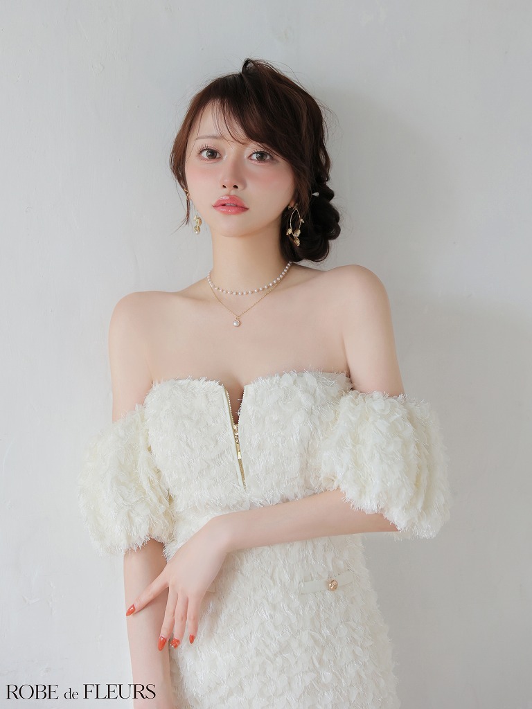 ROBE de FLEURS ローブドフルール 【XSサイズあり】 立体フリンジレースパフスリーブオフショルミニキャバドレス fm3488