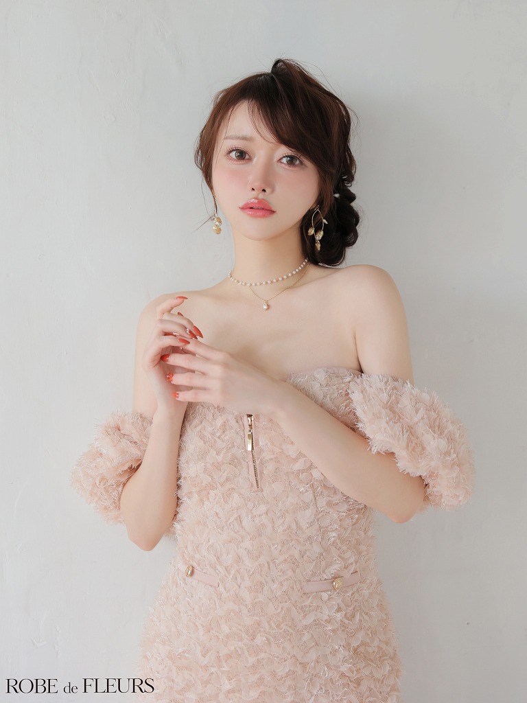 ROBE de FLEURS ローブドフルール 【XSサイズあり】 立体フリンジレースパフスリーブオフショルミニキャバドレス fm3488