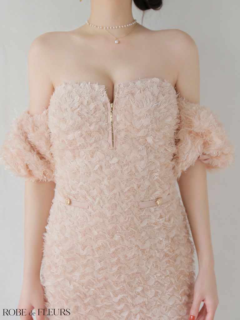 ROBE de FLEURS ローブドフルール 【XSサイズあり】 立体フリンジレースパフスリーブオフショルミニキャバドレス fm3488
