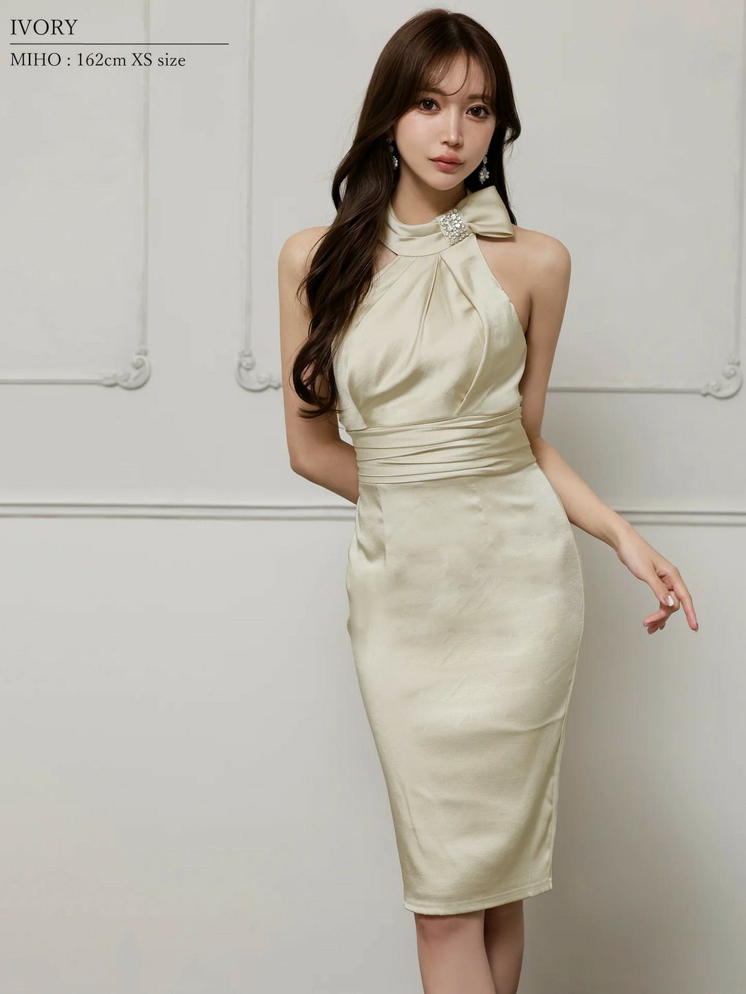 Veautt ヴュート ホルターネックウエストマークドレープビジューミディアムドレス  vt022524