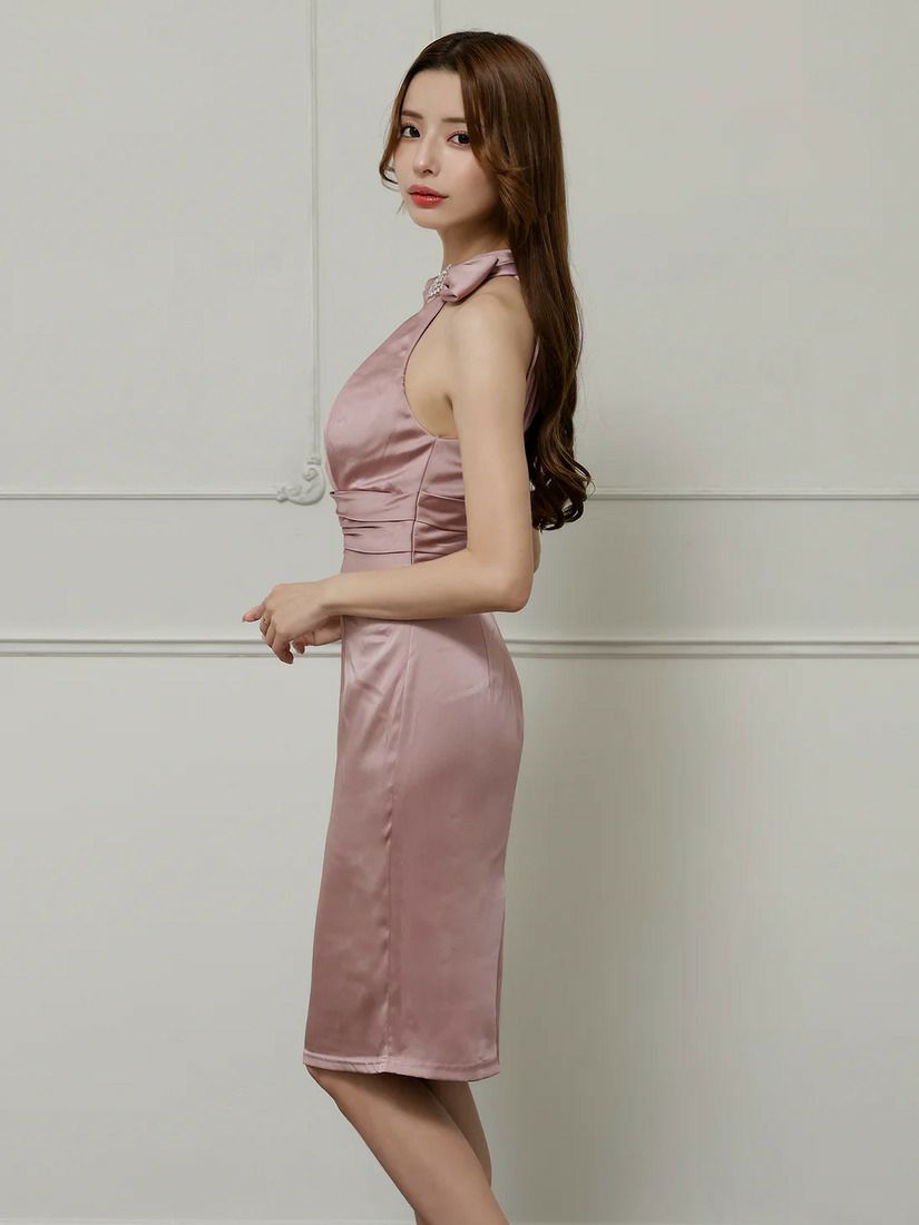 Veautt ヴュート ホルターネックウエストマークドレープビジューミディアムドレス  vt022524