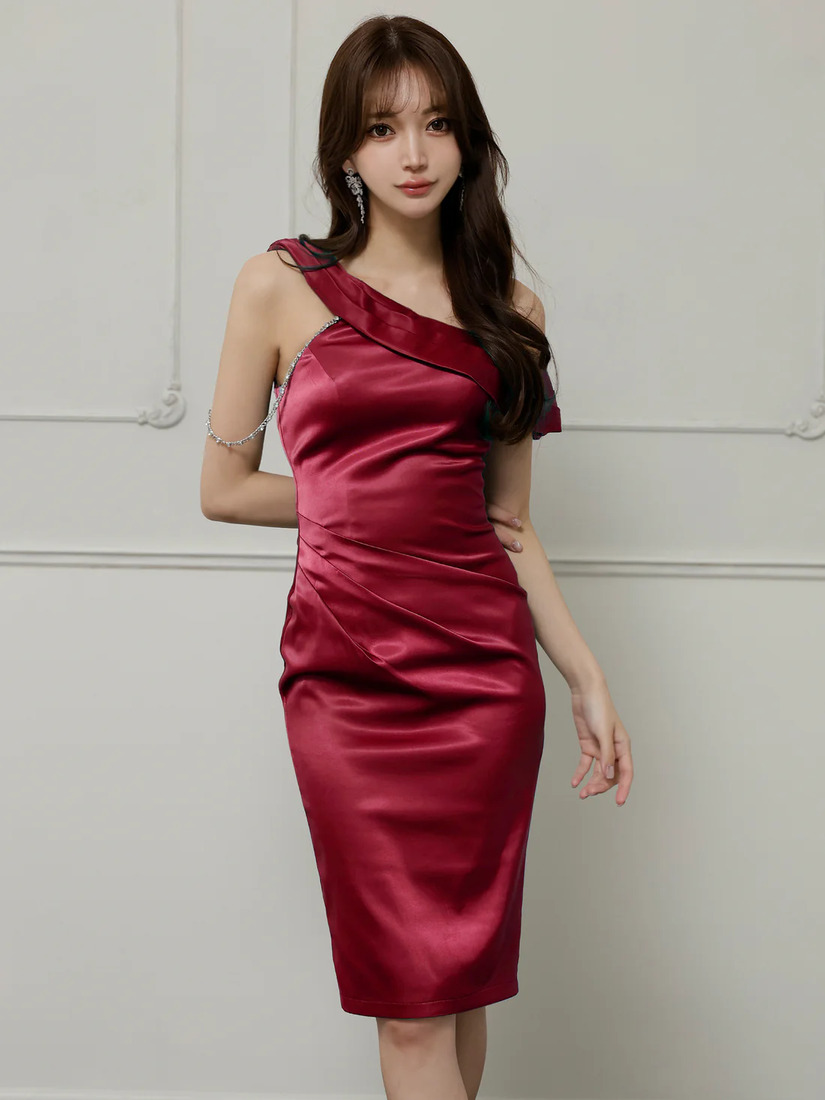 Veautt ヴュート ワンショルダービジューチェーンサテンタイトミディアムドレス  vt082525