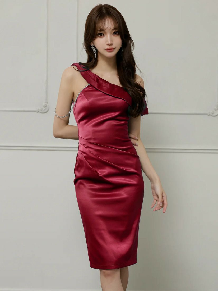 Veautt ヴュート ワンショルダービジューチェーンサテンタイトミディアムドレス  vt082525