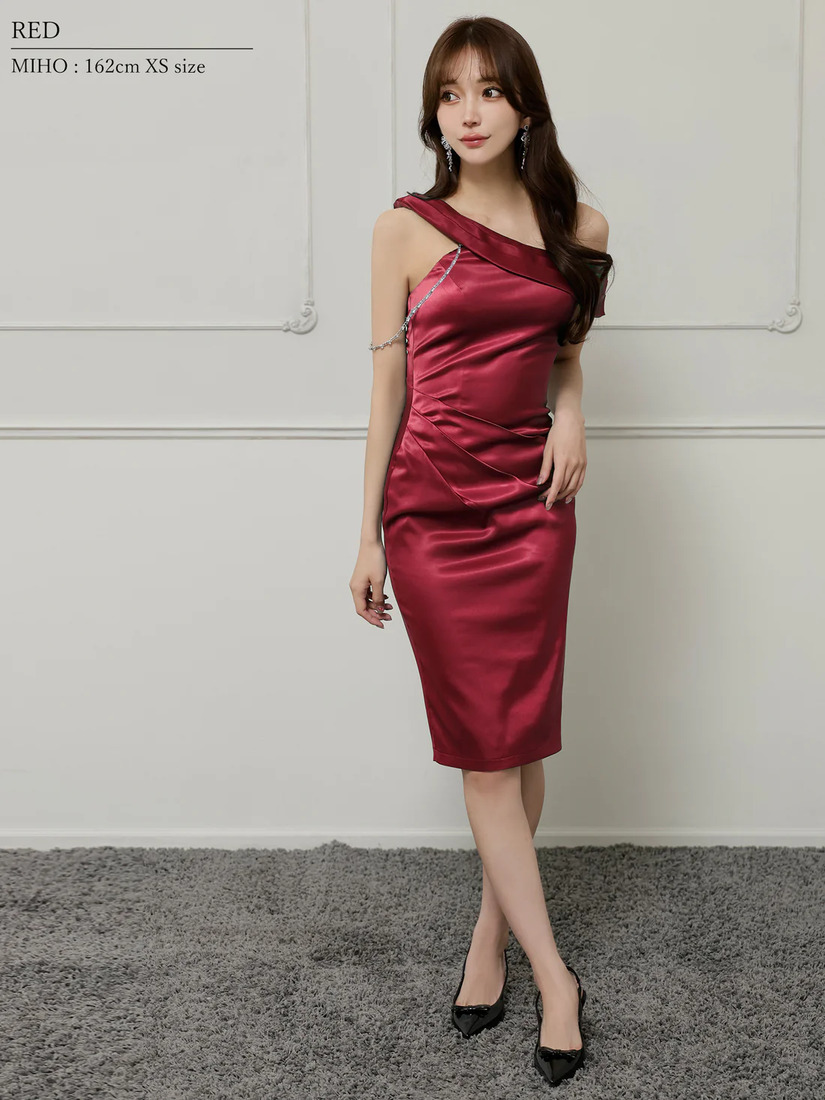 Veautt ヴュート ワンショルダービジューチェーンサテンタイトミディアムドレス  vt082525