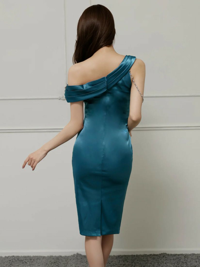 Veautt ヴュート ワンショルダービジューチェーンサテンタイトミディアムドレス  vt082525