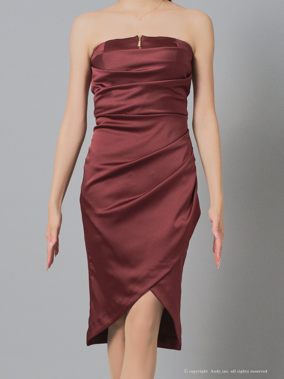 Andy アンディ サテン ベアトップ フロントジップ タックデザイン アシンメトリー タイト ミディアムドレス an-on3030