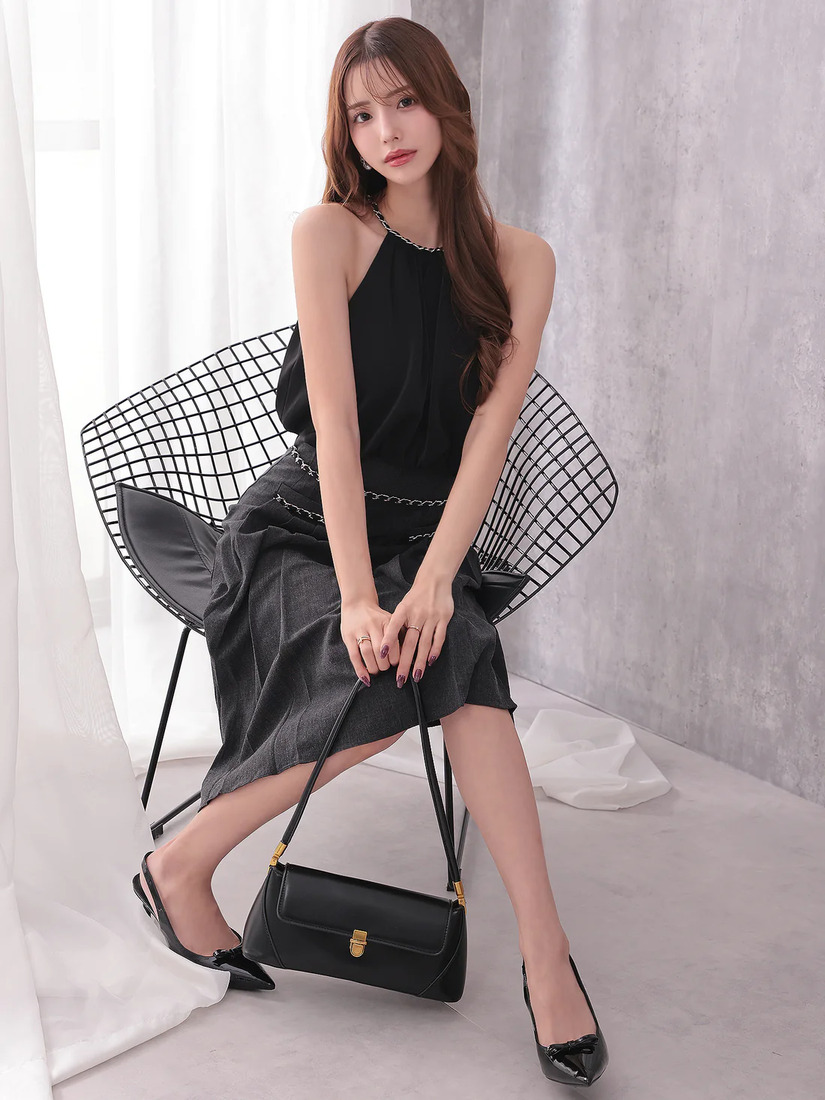 Veautt ヴュート ホルダーネックチェーンサテンプリーツバイカラーフレアミディアムドレス  vt022529