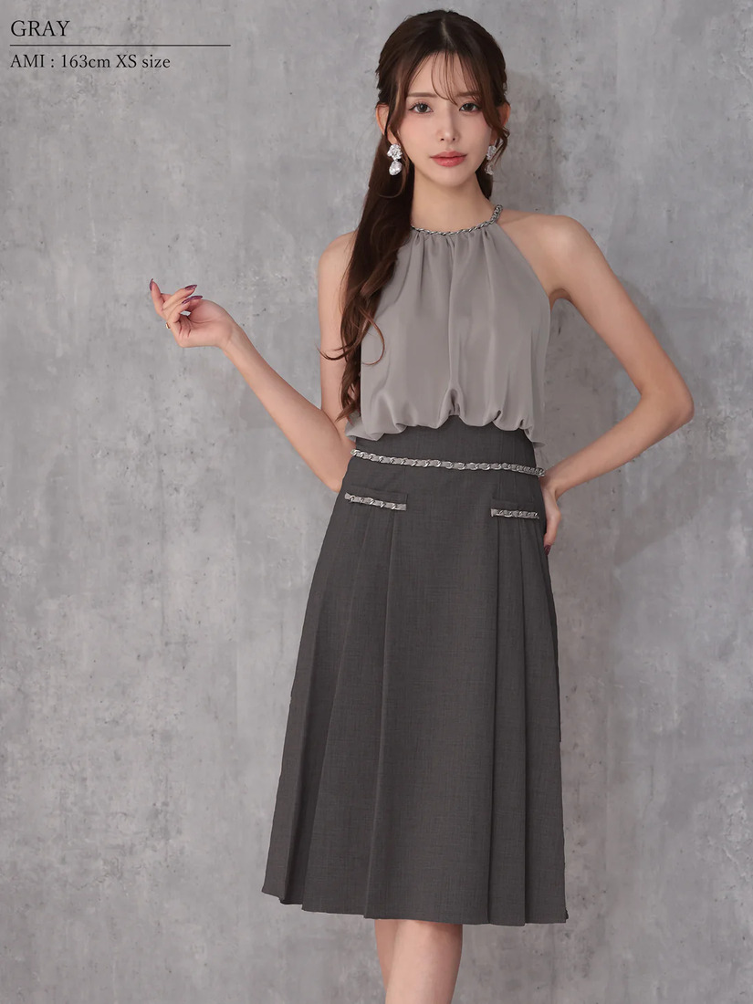 Veautt ヴュート ホルダーネックチェーンサテンプリーツバイカラーフレアミディアムドレス  vt022529