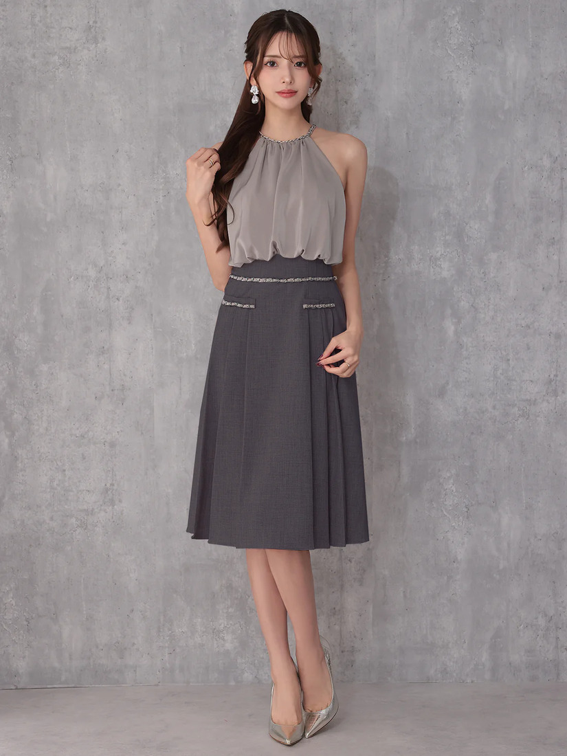 Veautt ヴュート ホルダーネックチェーンサテンプリーツバイカラーフレアミディアムドレス  vt022529