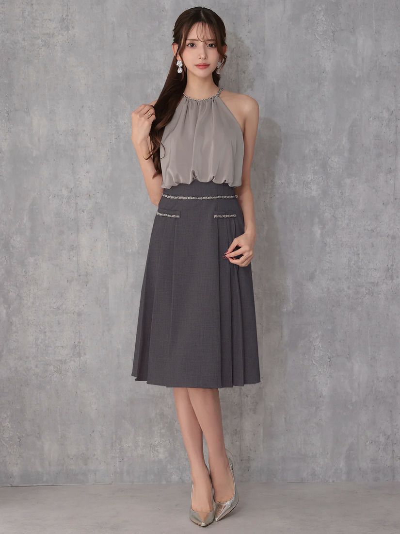 Veautt ヴュート ホルダーネックチェーンサテンプリーツバイカラーフレアミディアムドレス  vt022529