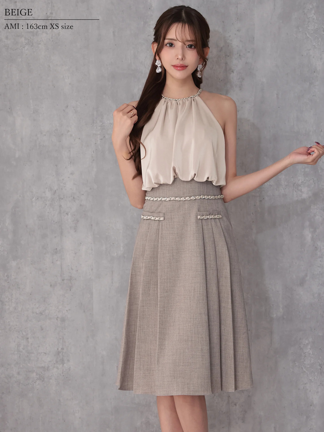 Veautt ヴュート ホルダーネックチェーンサテンプリーツバイカラーフレアミディアムドレス  vt022529