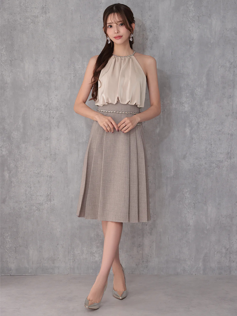 Veautt ヴュート ホルダーネックチェーンサテンプリーツバイカラーフレアミディアムドレス  vt022529