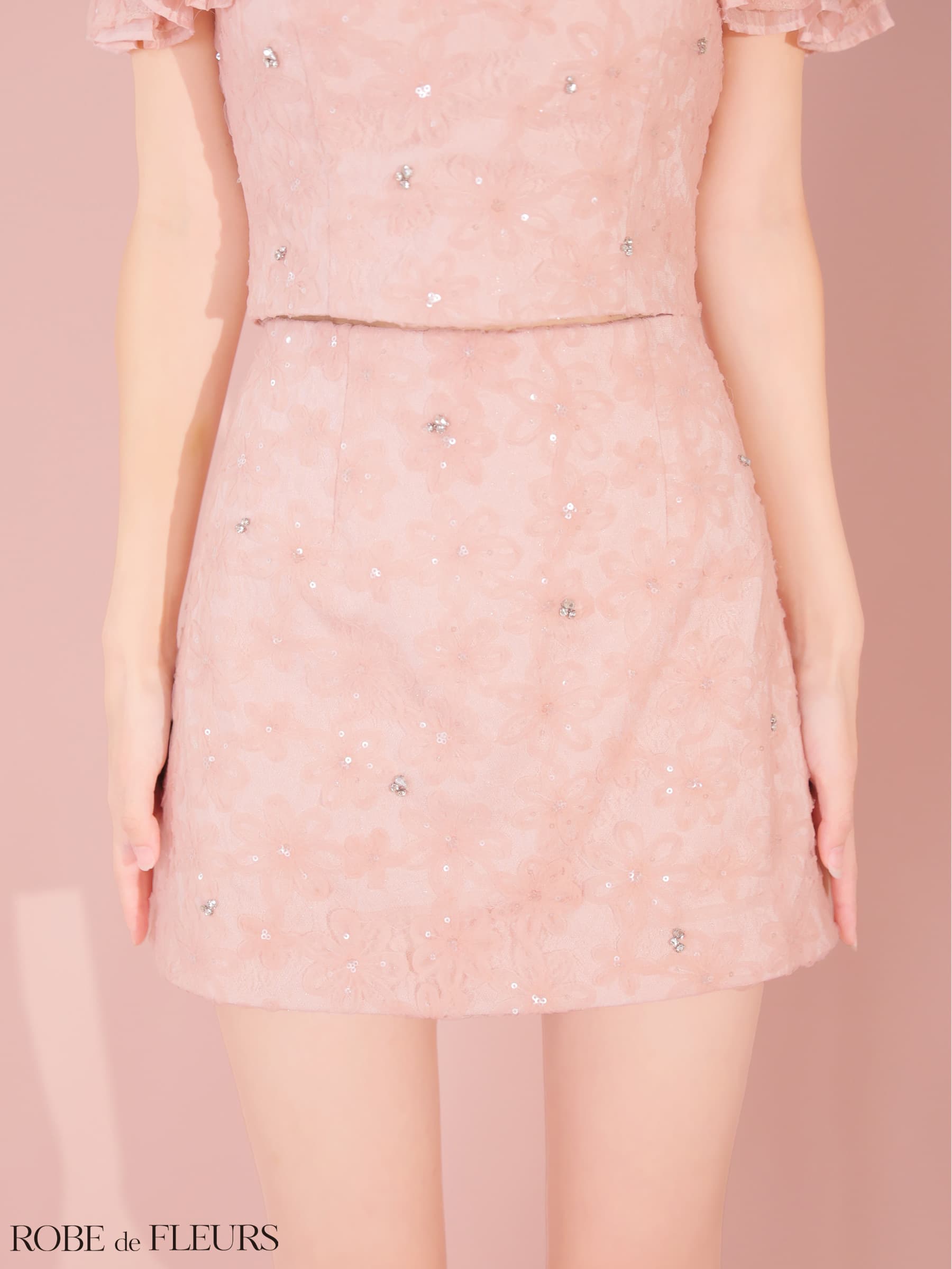 ROBE de FLEURS ローブドフルール 【XSサイズあり】 オフショルフラワーレースフリル袖セットアップミニキャバドレス fm4342-c