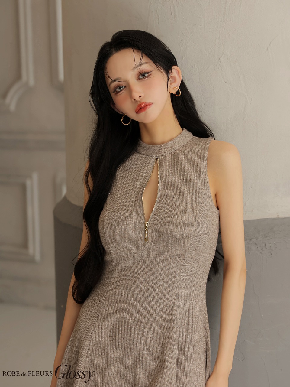 Glossy ローブドフルールグロッシー 【XSサイズあり】 ラメニットハイネックノースリーブフレアミニキャバドレス gl4622