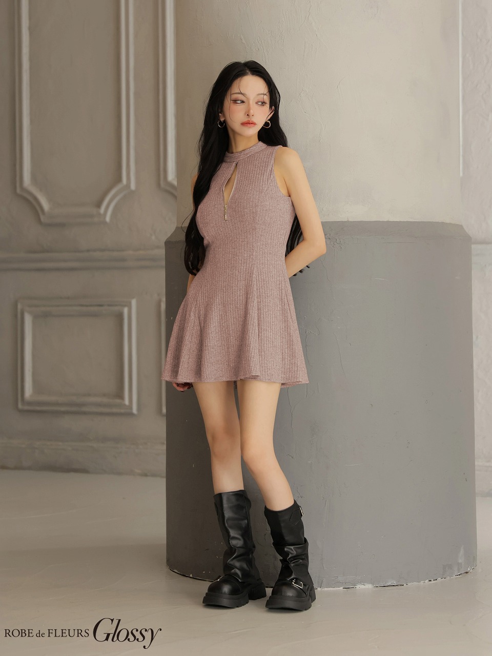 Glossy ローブドフルールグロッシー 【XSサイズあり】 ラメニットハイネックノースリーブフレアミニキャバドレス gl4622