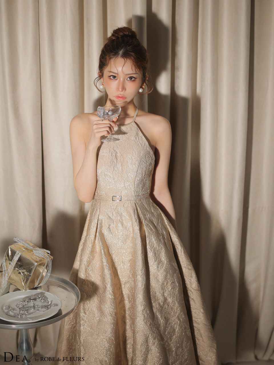 DEA. ディア バイ ローブドフルール 【XSサイズ～Lサイズあり】 ラメジャガードハイネックフレアロングキャバドレス de4332