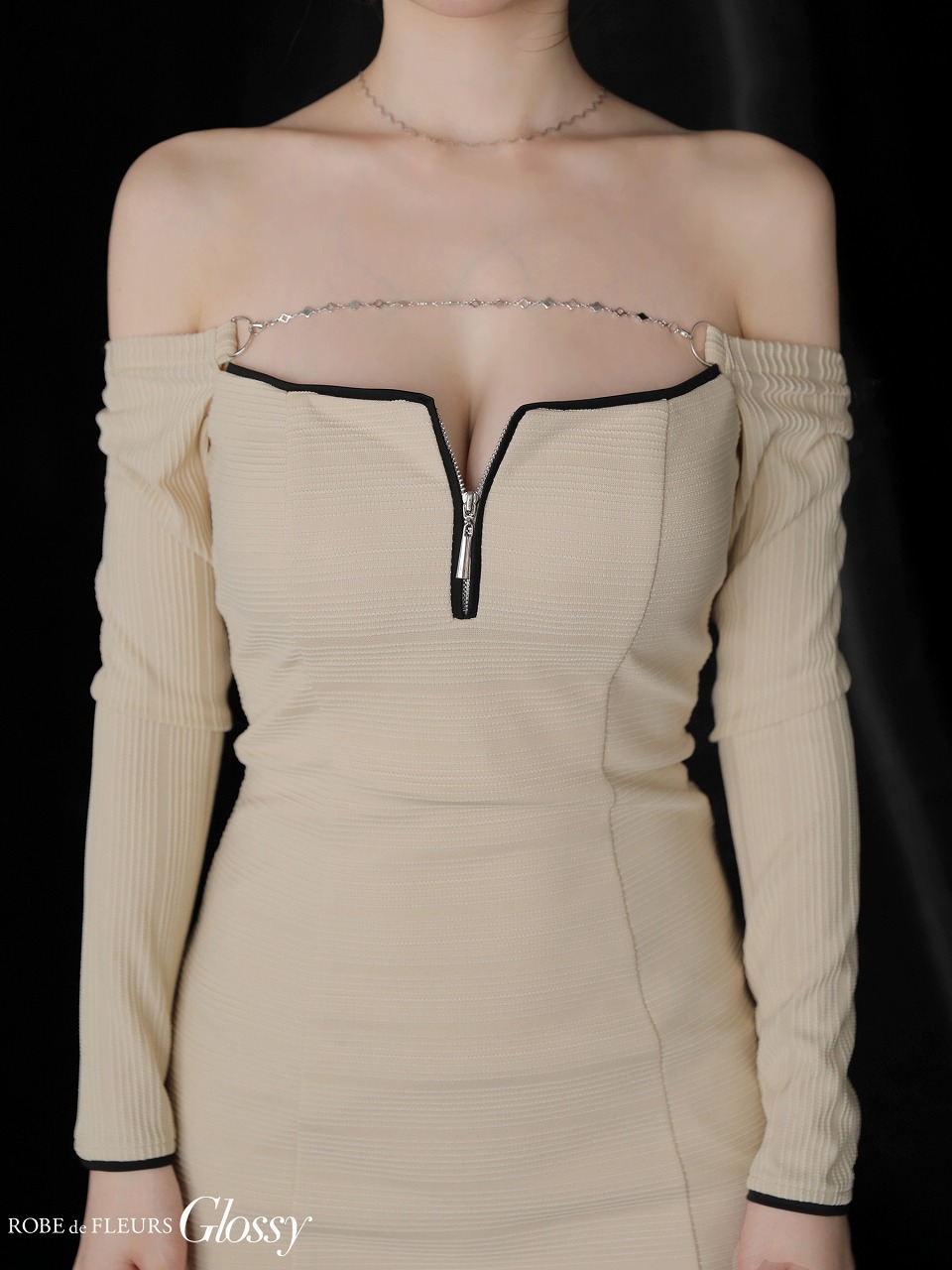 Glossy ローブドフルールグロッシー 【XS～Lサイズあり】パイピングオフショルロングスリーブミニキャバドレス gl4166