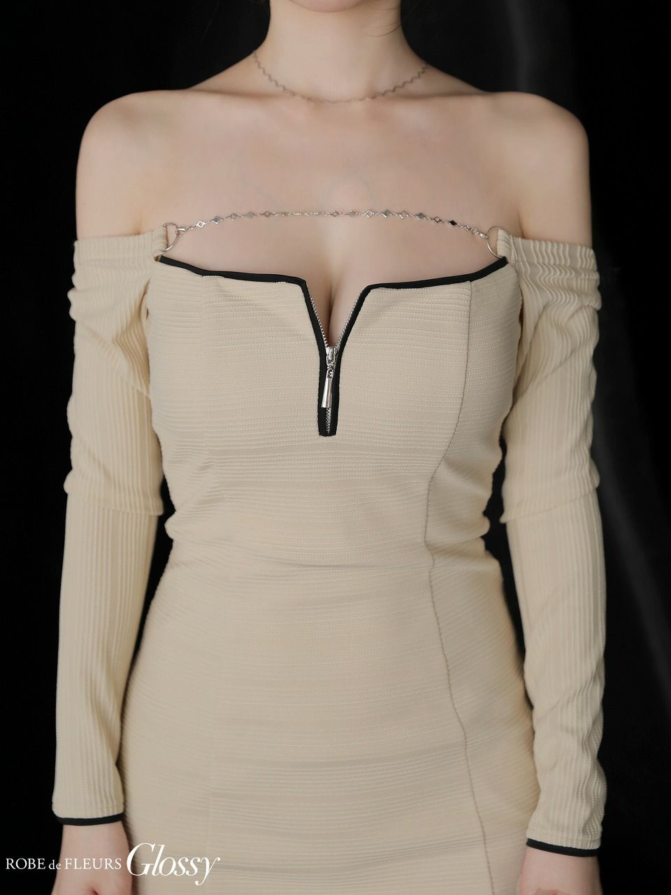 Glossy ローブドフルールグロッシー 【XS～Lサイズあり】パイピングオフショルロングスリーブミニキャバドレス gl4166