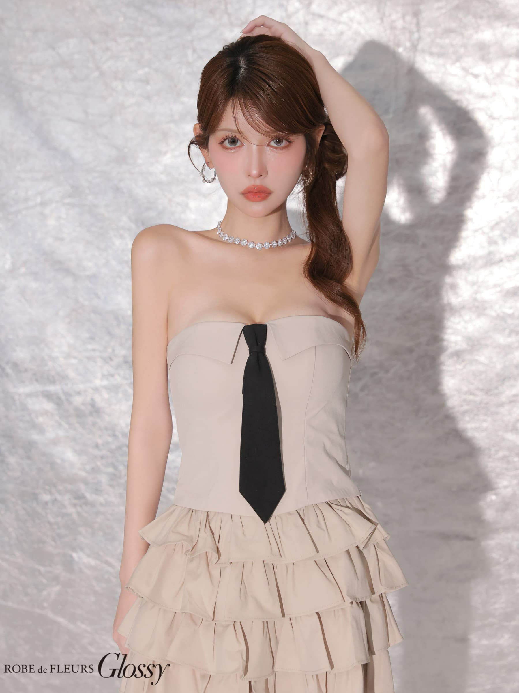 Glossy ローブドフルールグロッシー 【XSサイズあり】ネクタイ付きフリルティアードセットアップミニキャバドレス gl4229-c