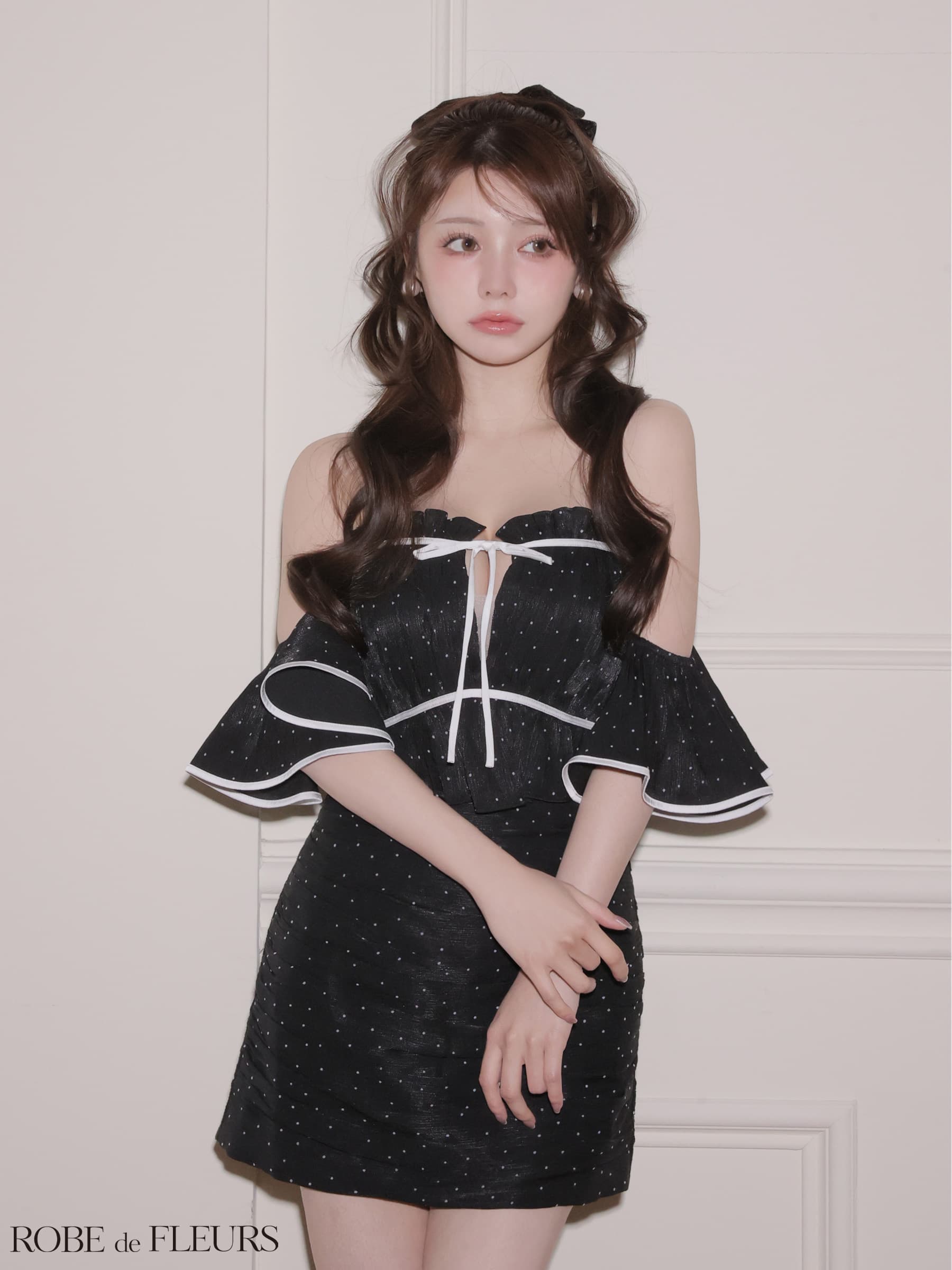 ROBE de FLEURS ローブドフルール 【XSサイズあり】 ドットラメシフォンオフショルセットアップミニキャバドレス fm4347-c