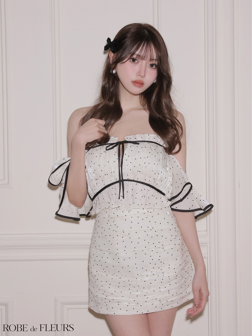 ROBE de FLEURS ローブドフルール 【XSサイズあり】 ドットラメシフォンオフショルセットアップミニキャバドレス fm4347