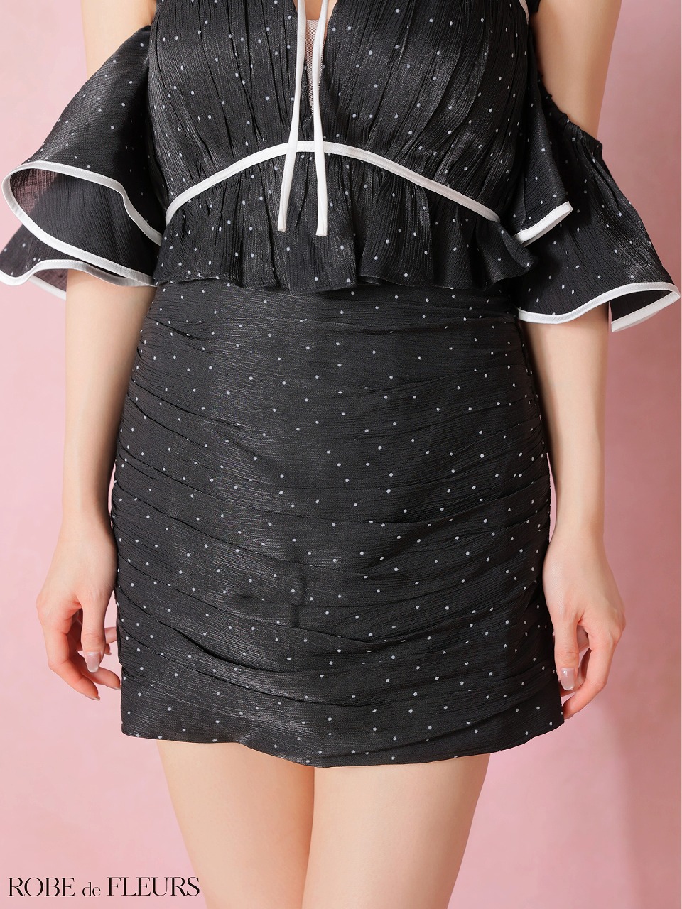 ROBE de FLEURS ローブドフルール 【XSサイズあり】 ドットラメシフォンオフショルセットアップミニキャバドレス fm4347